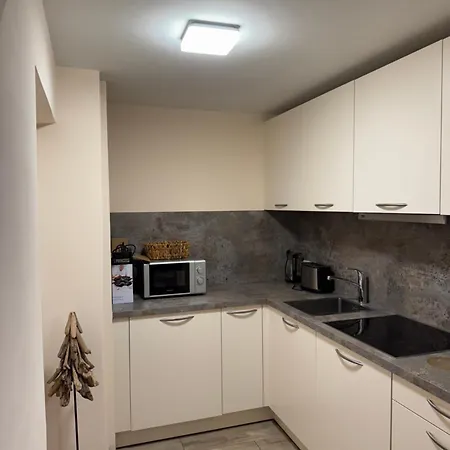 Antonia * Ζέεφελντ